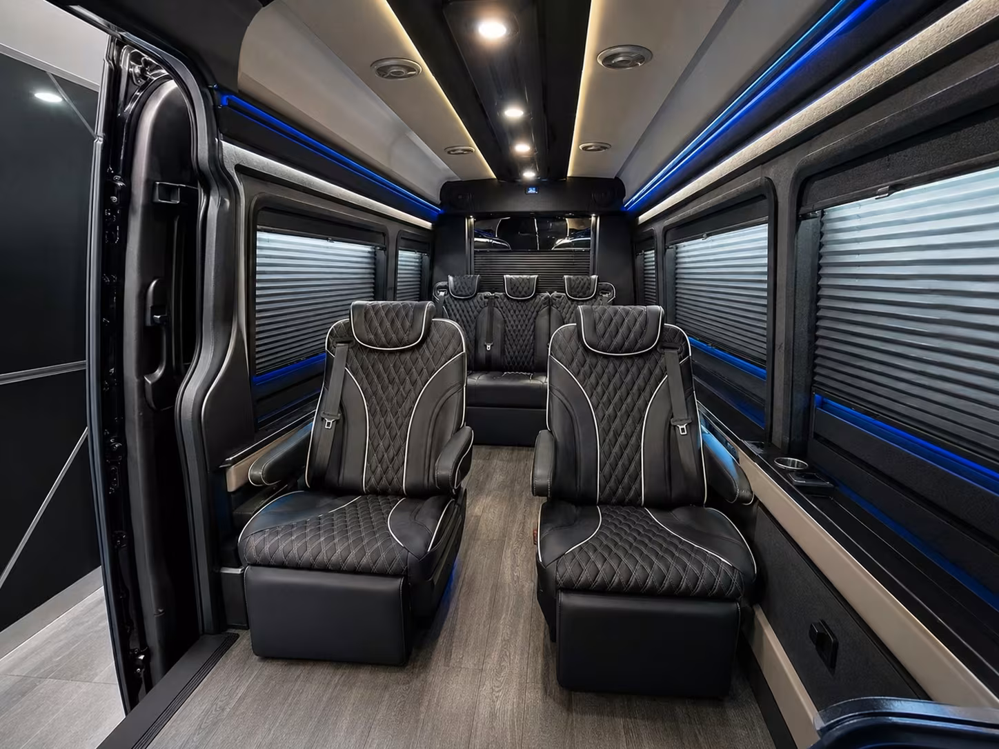 convention shuttle buses between iah and downtown houston