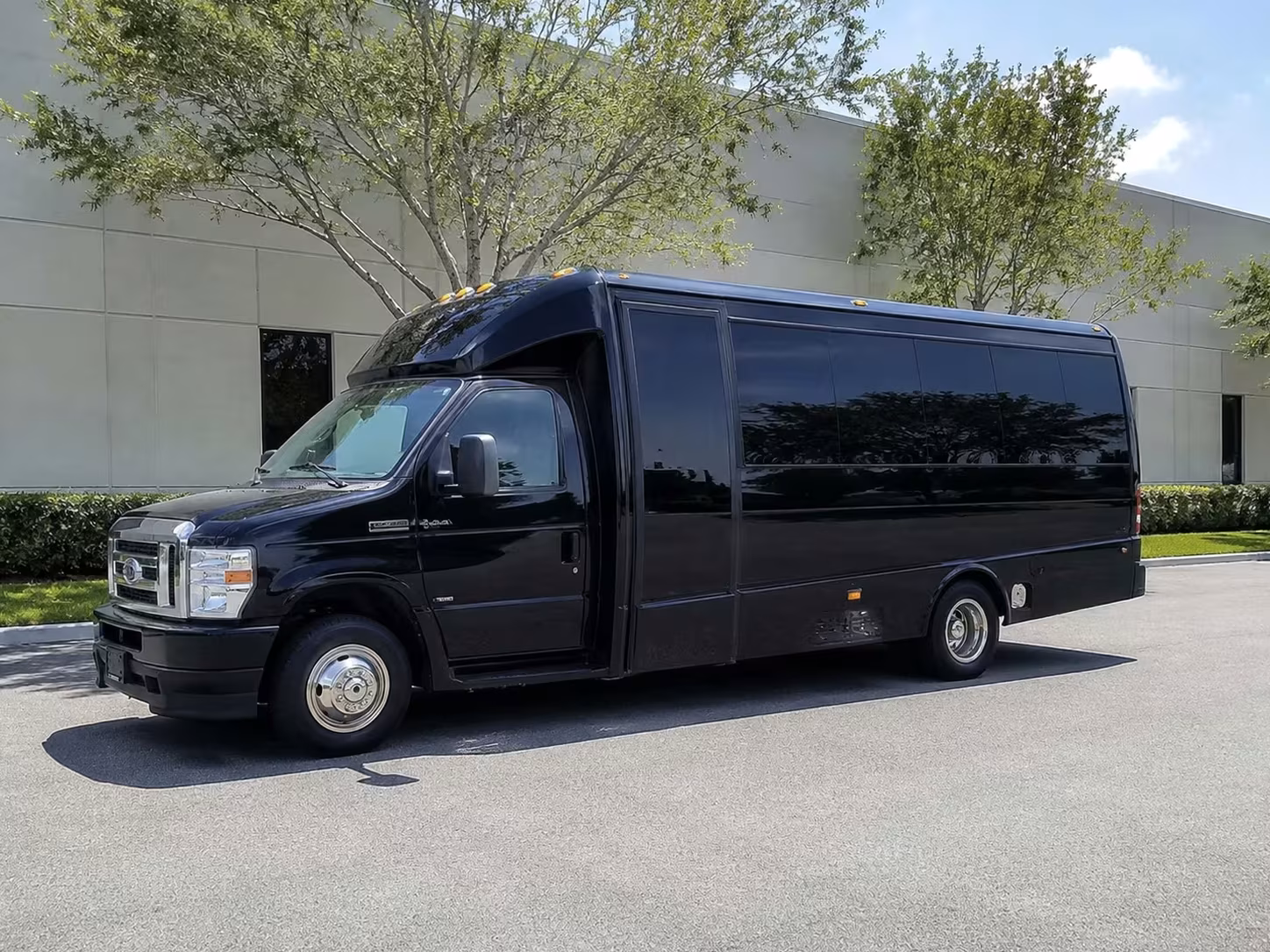 houston minibus rentals for toyota center and dynamo games